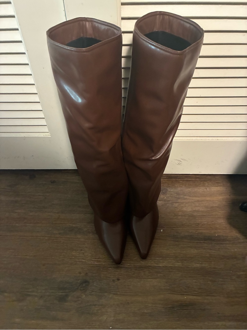 Tall Pointed-Toe Heeled Boots in Chestnut Brown